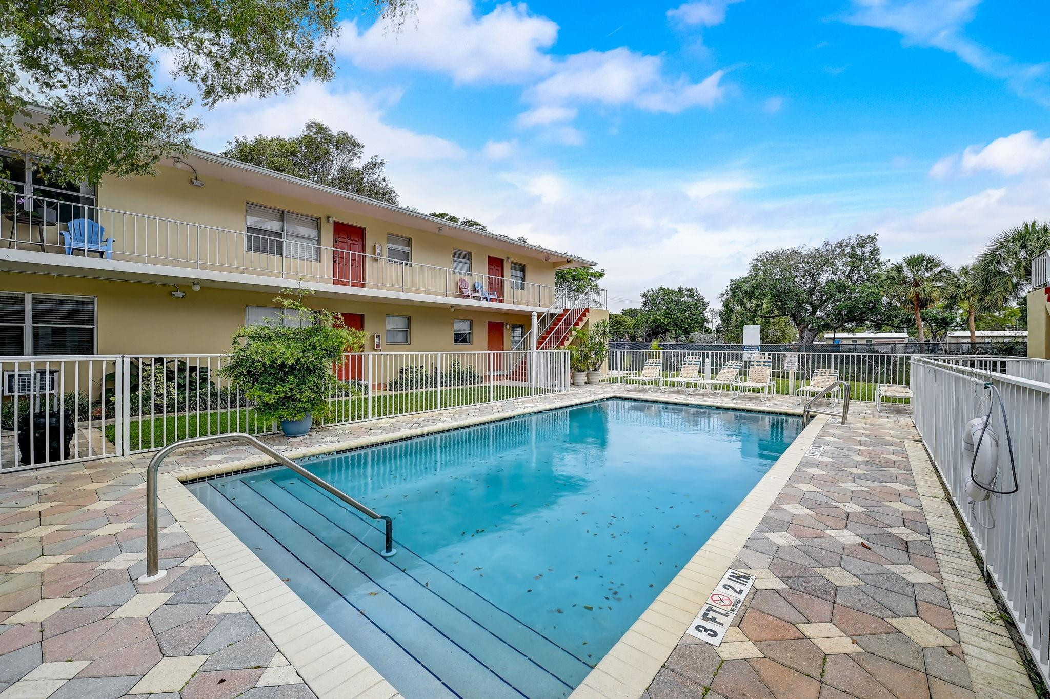 305 NE 16th Street 4