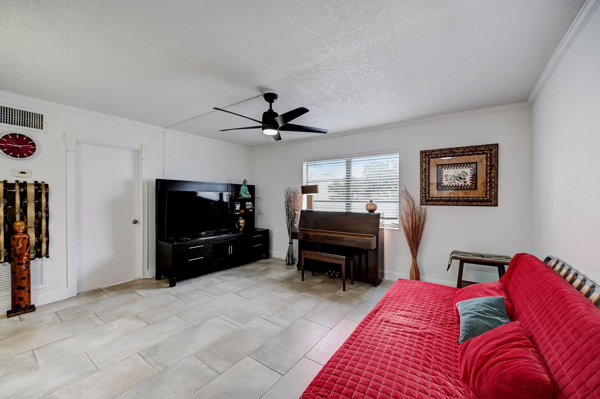 305 NE 16th Street 4