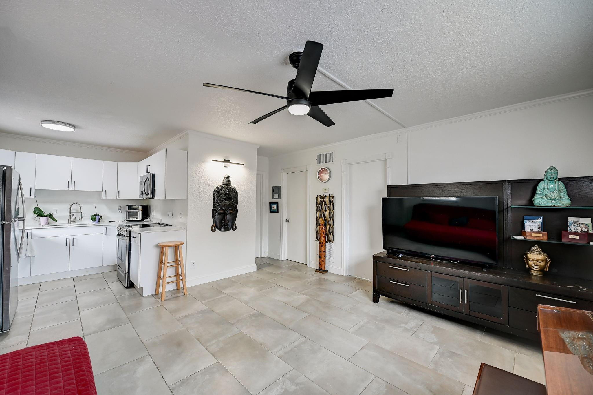 305 NE 16th Street 4
