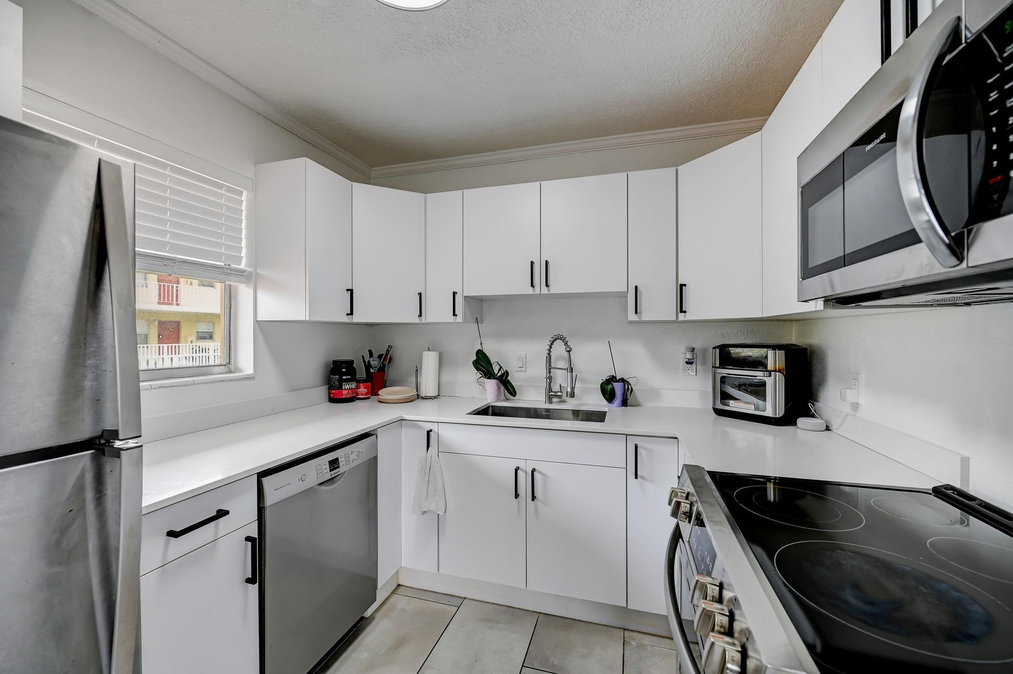 305 NE 16th Street 4