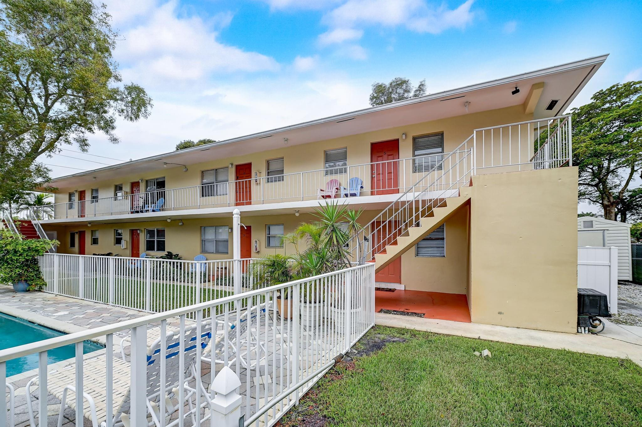 305 NE 16th Street 4