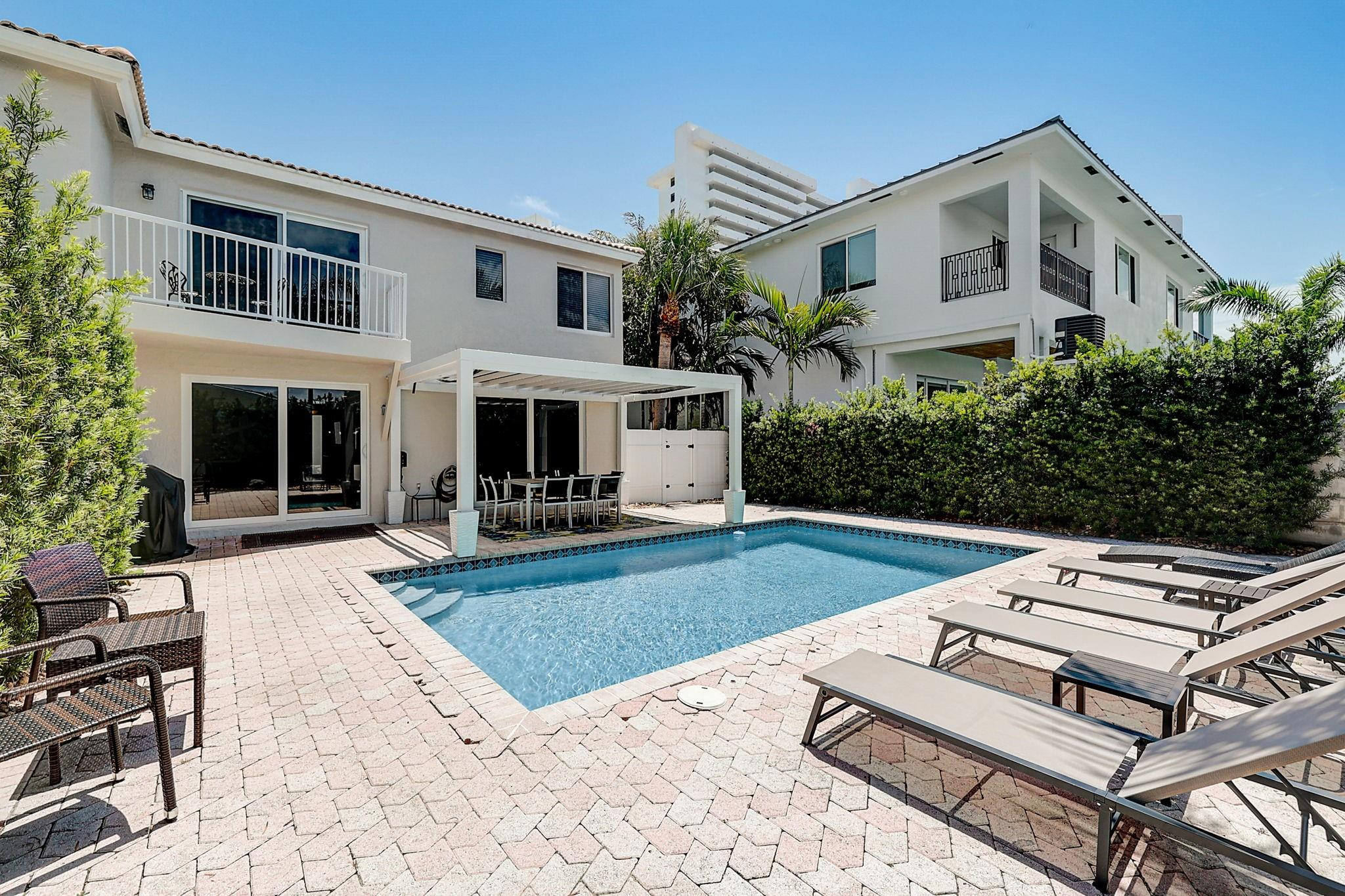 2221 NE 33rd Avenue 2221