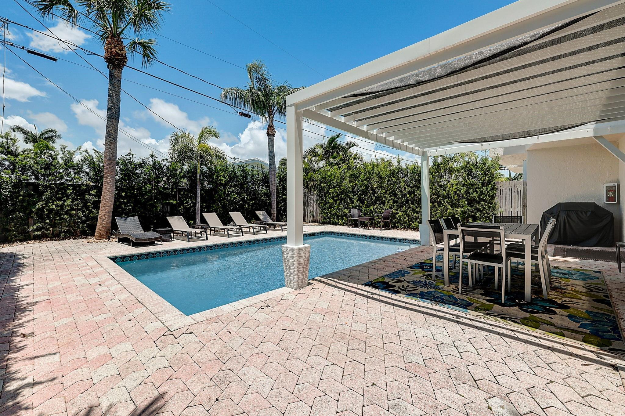 2221 NE 33rd Avenue 2221