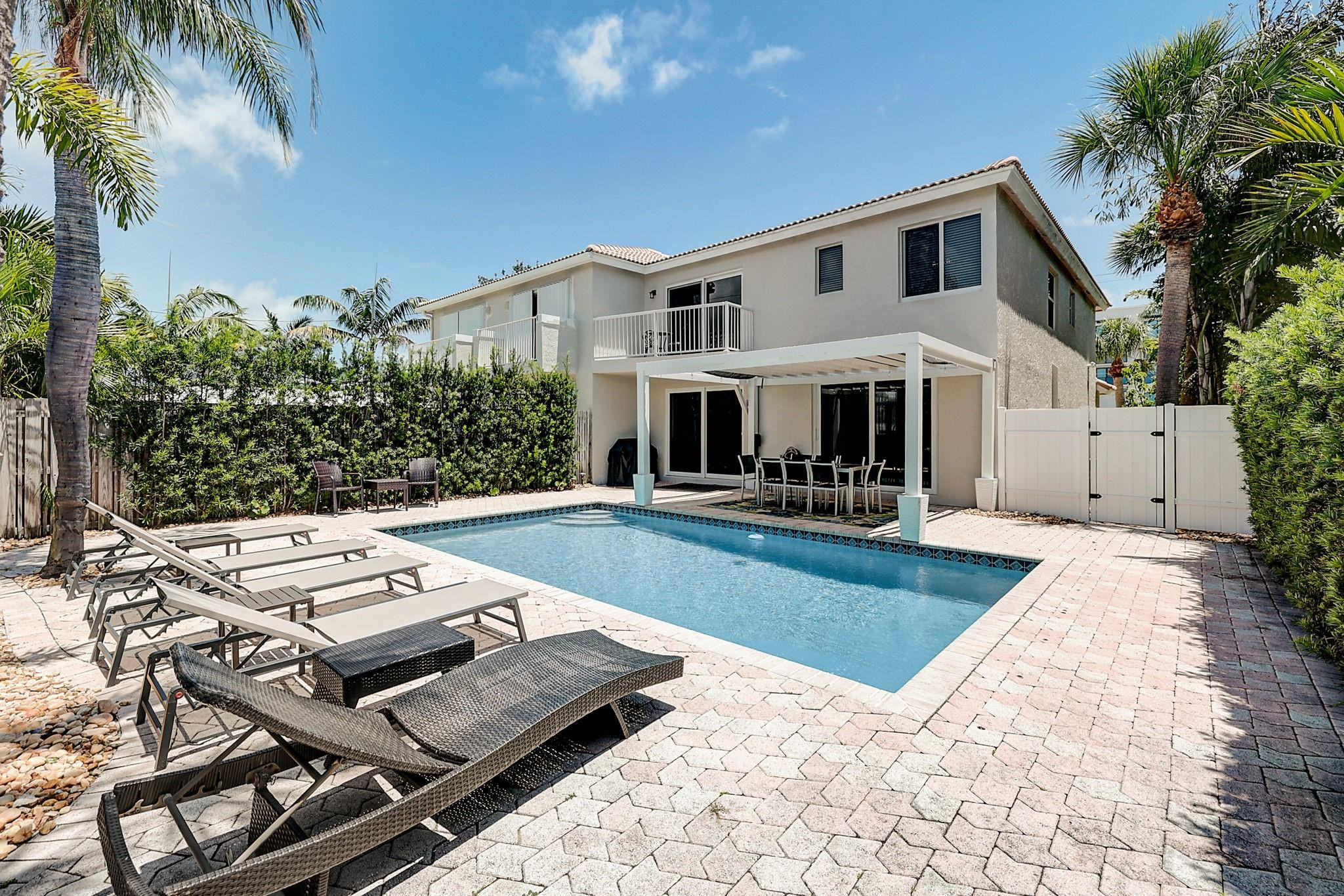 2221 NE 33rd Avenue 2221