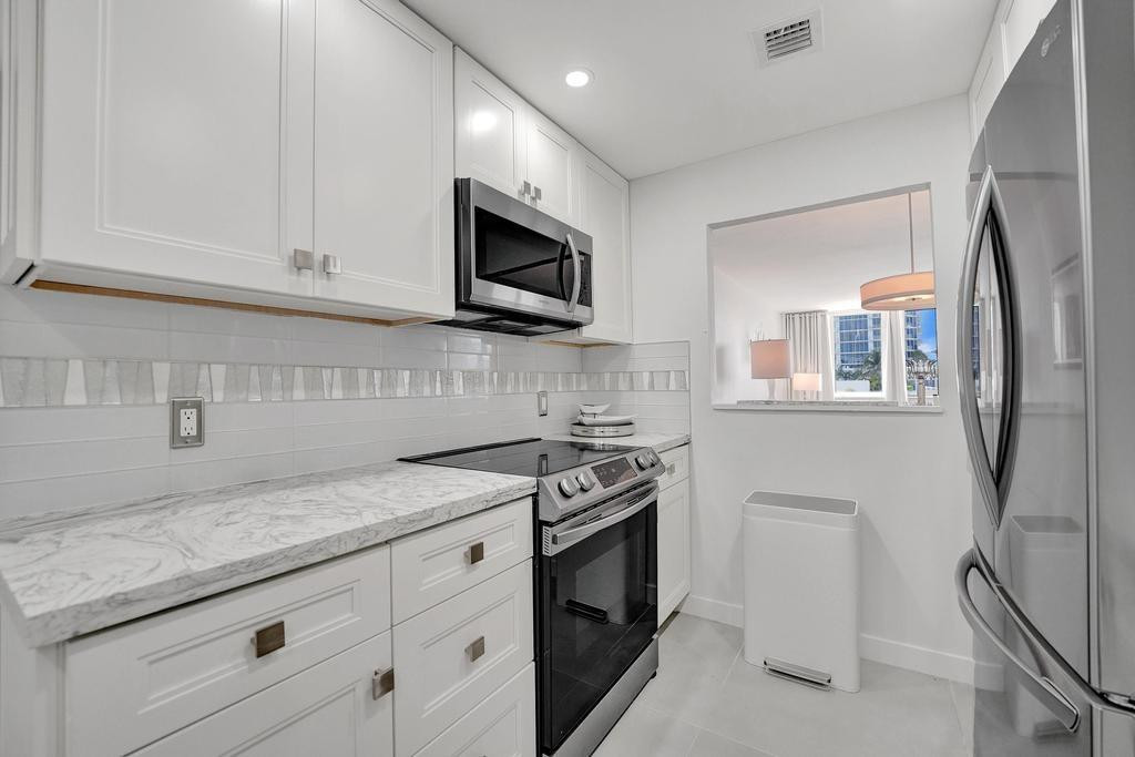 711 N Birch Road 403