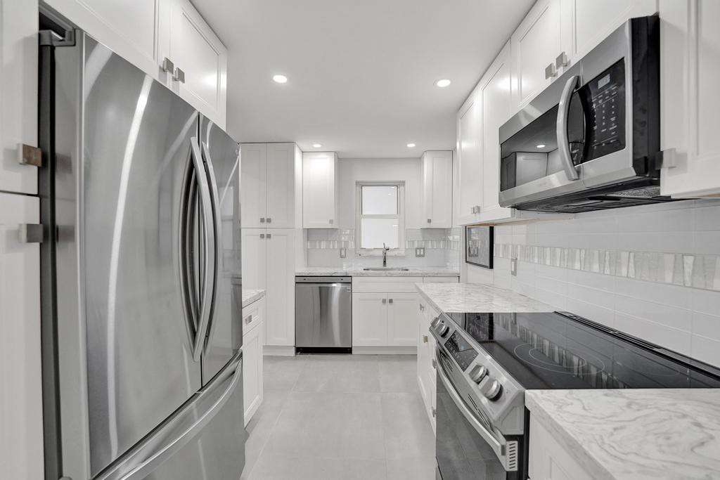 711 N Birch Road 403