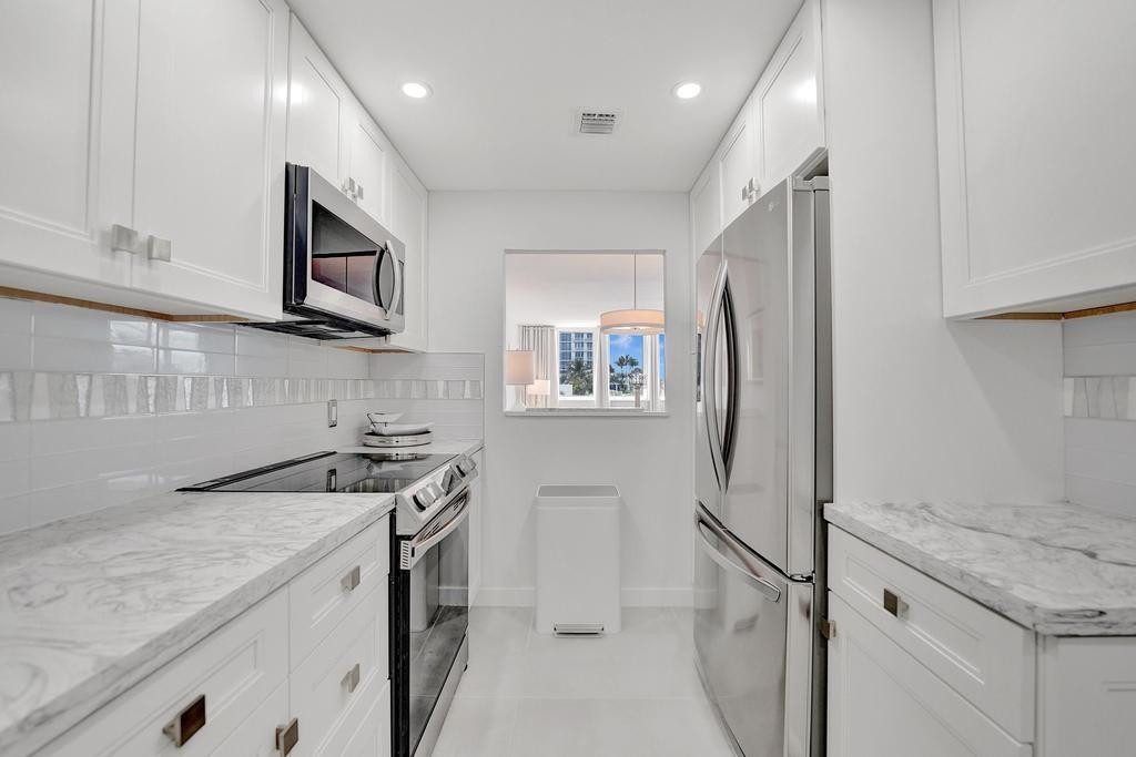 711 N Birch Road 403