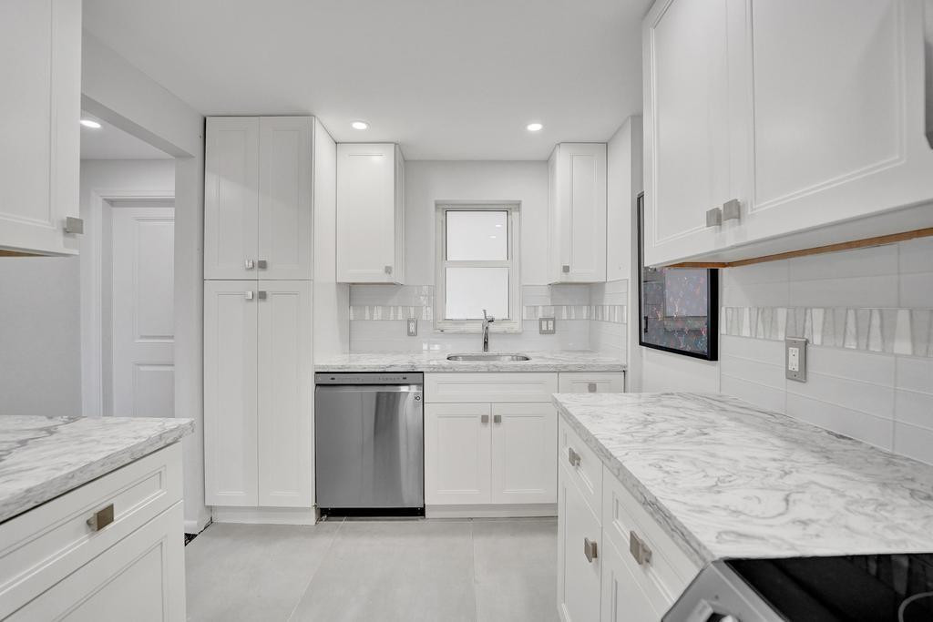 711 N Birch Road 403