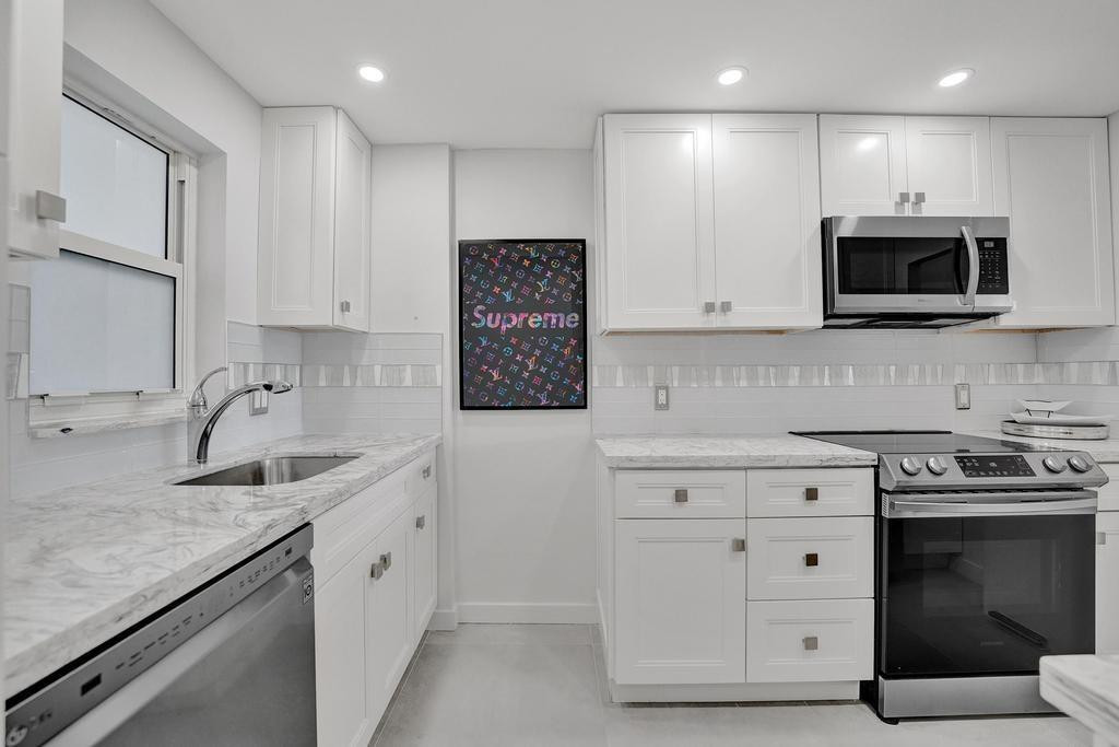 711 N Birch Road 403