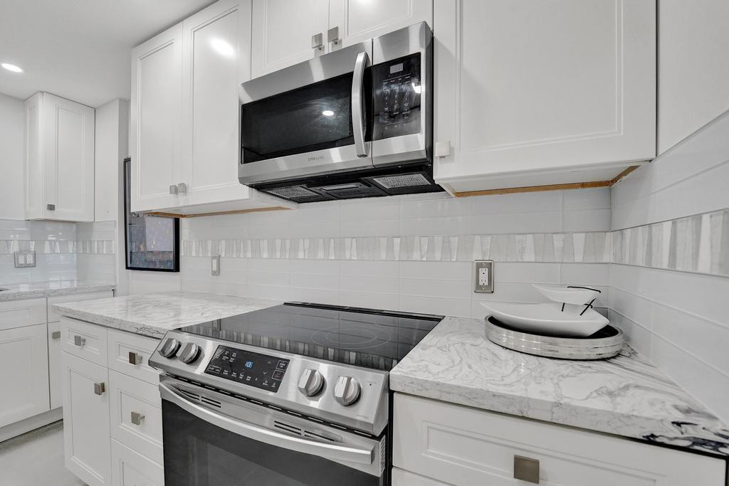 711 N Birch Road 403