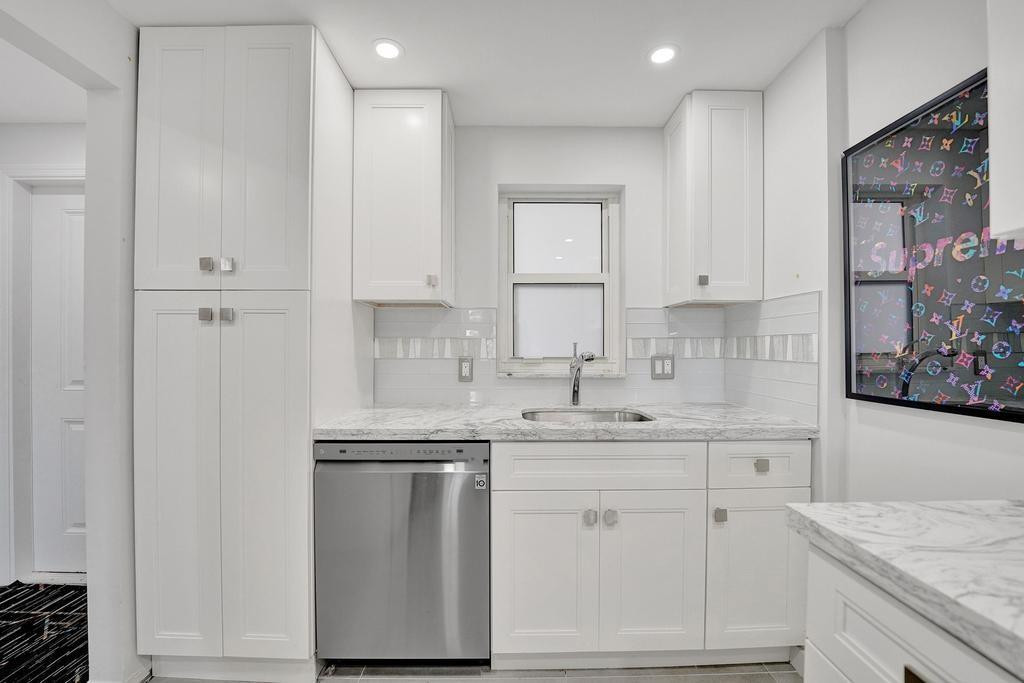 711 N Birch Road 403