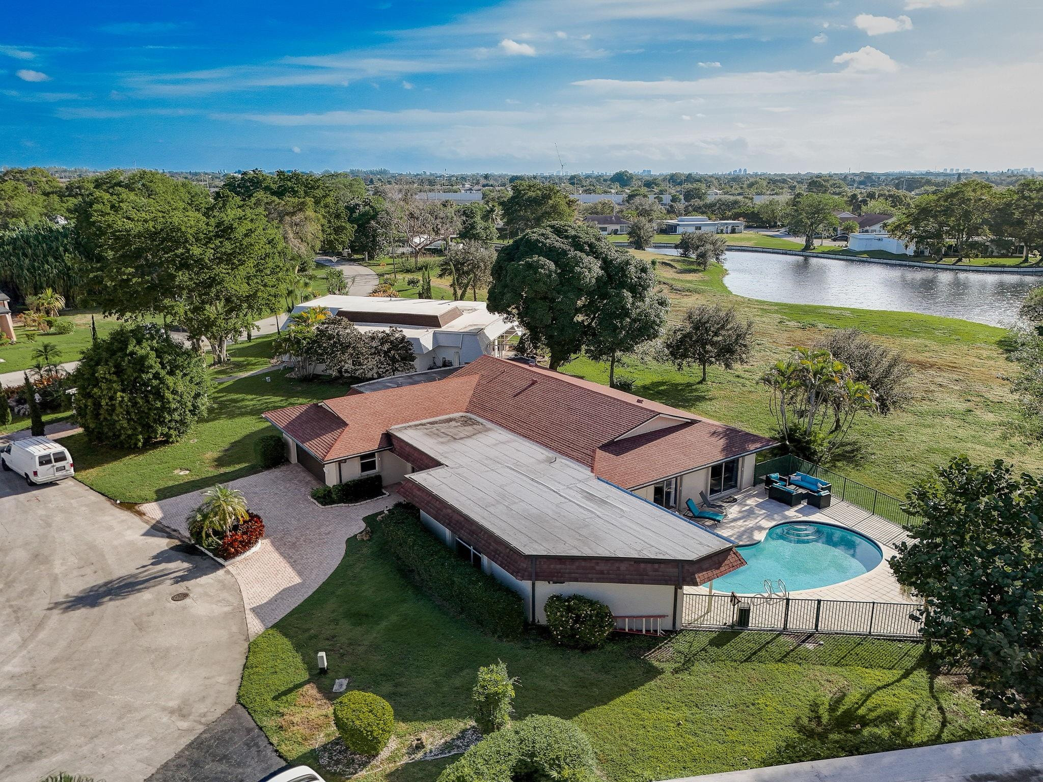 5306 Sea Grape Circle