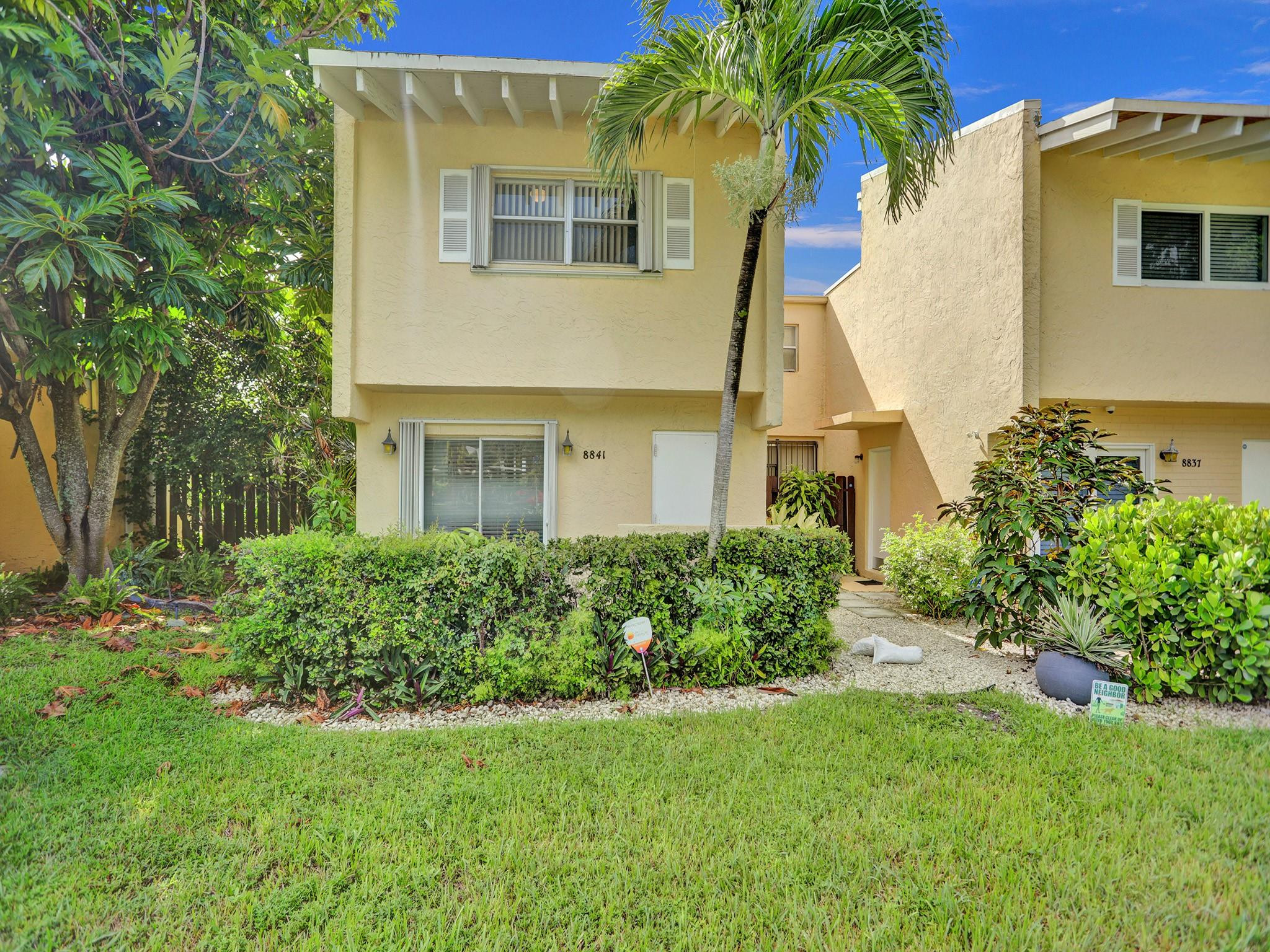 8841 NE 4th Ave Road 8841
