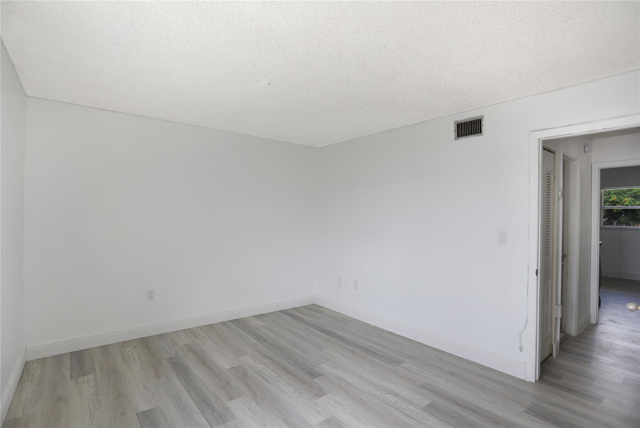 8841 NE 4th Ave Road 8841
