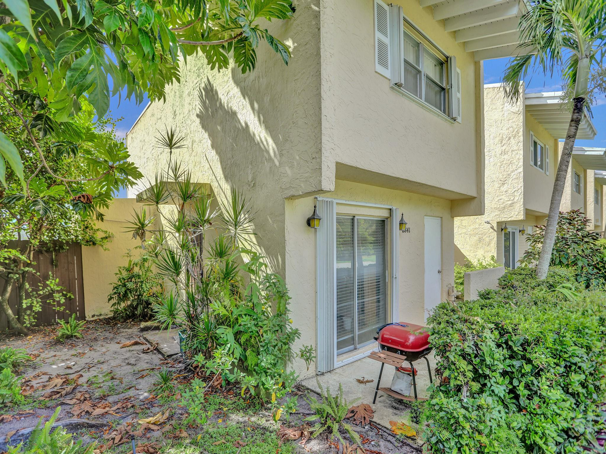 8841 NE 4th Ave Road 8841
