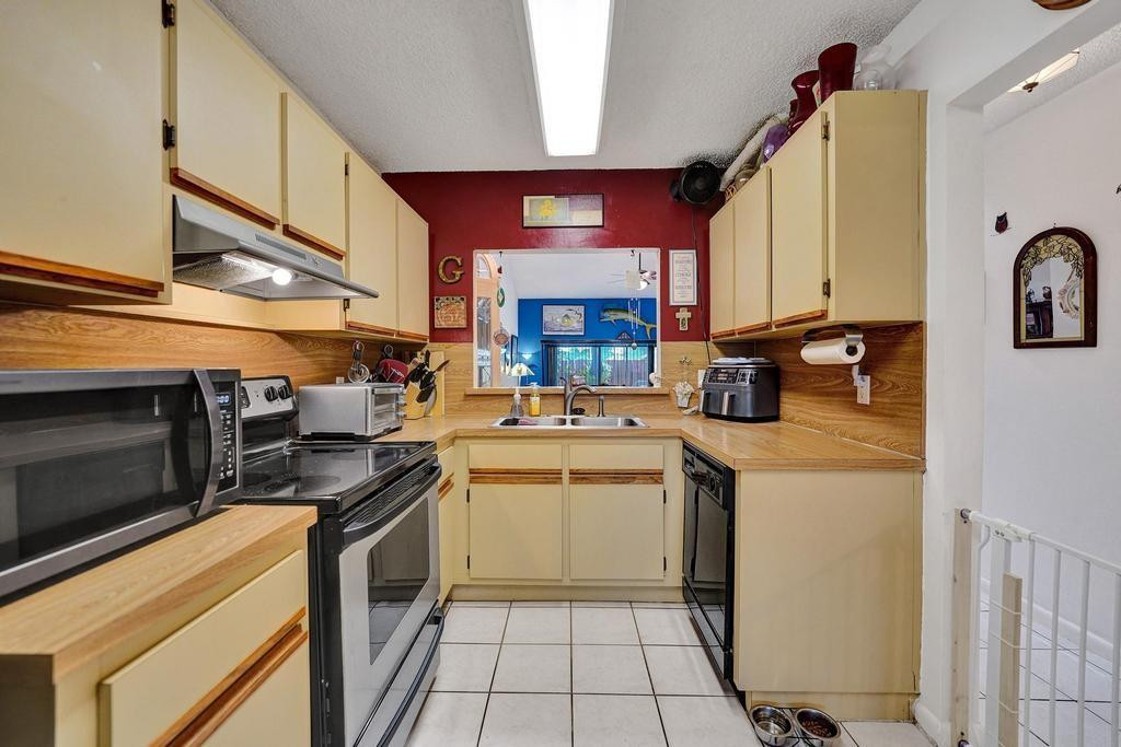 4169 SW 85th Avenue