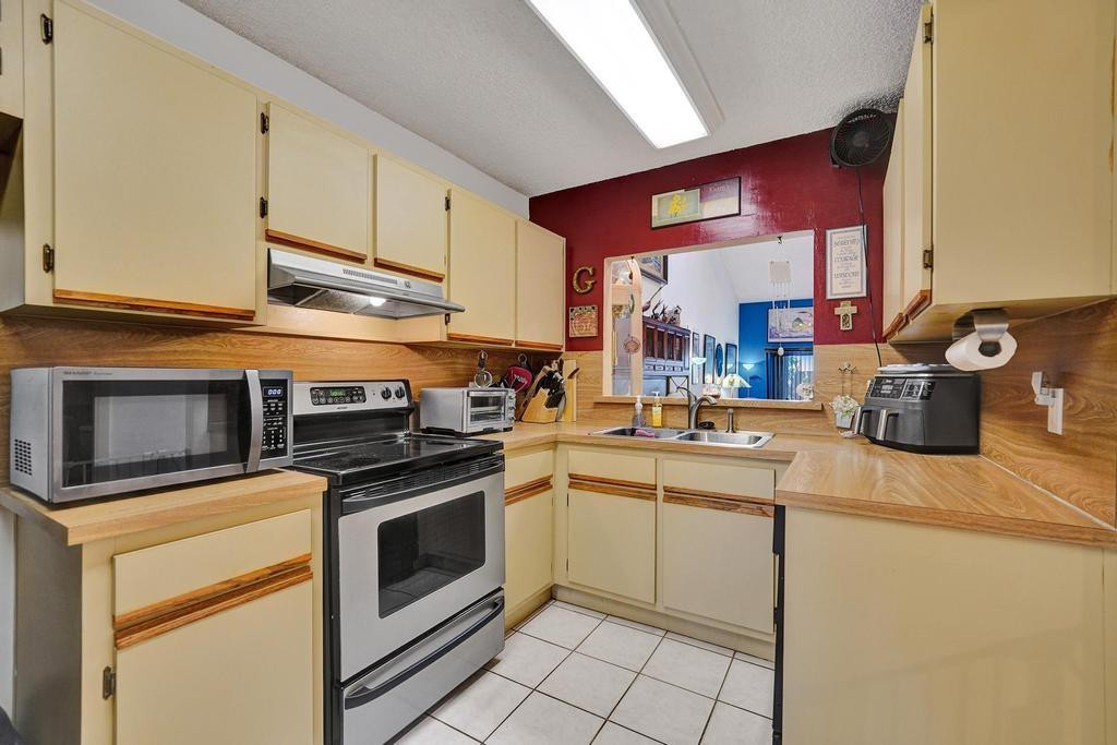 4169 SW 85th Avenue
