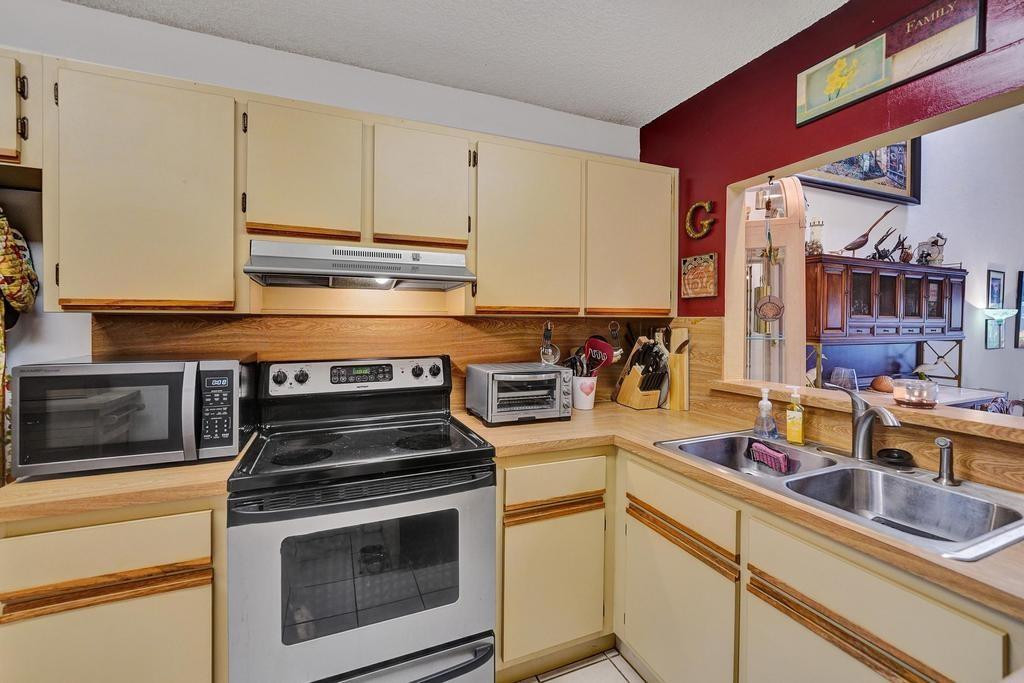 4169 SW 85th Avenue