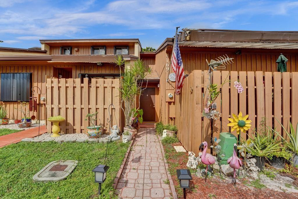 4169 SW 85th Avenue
