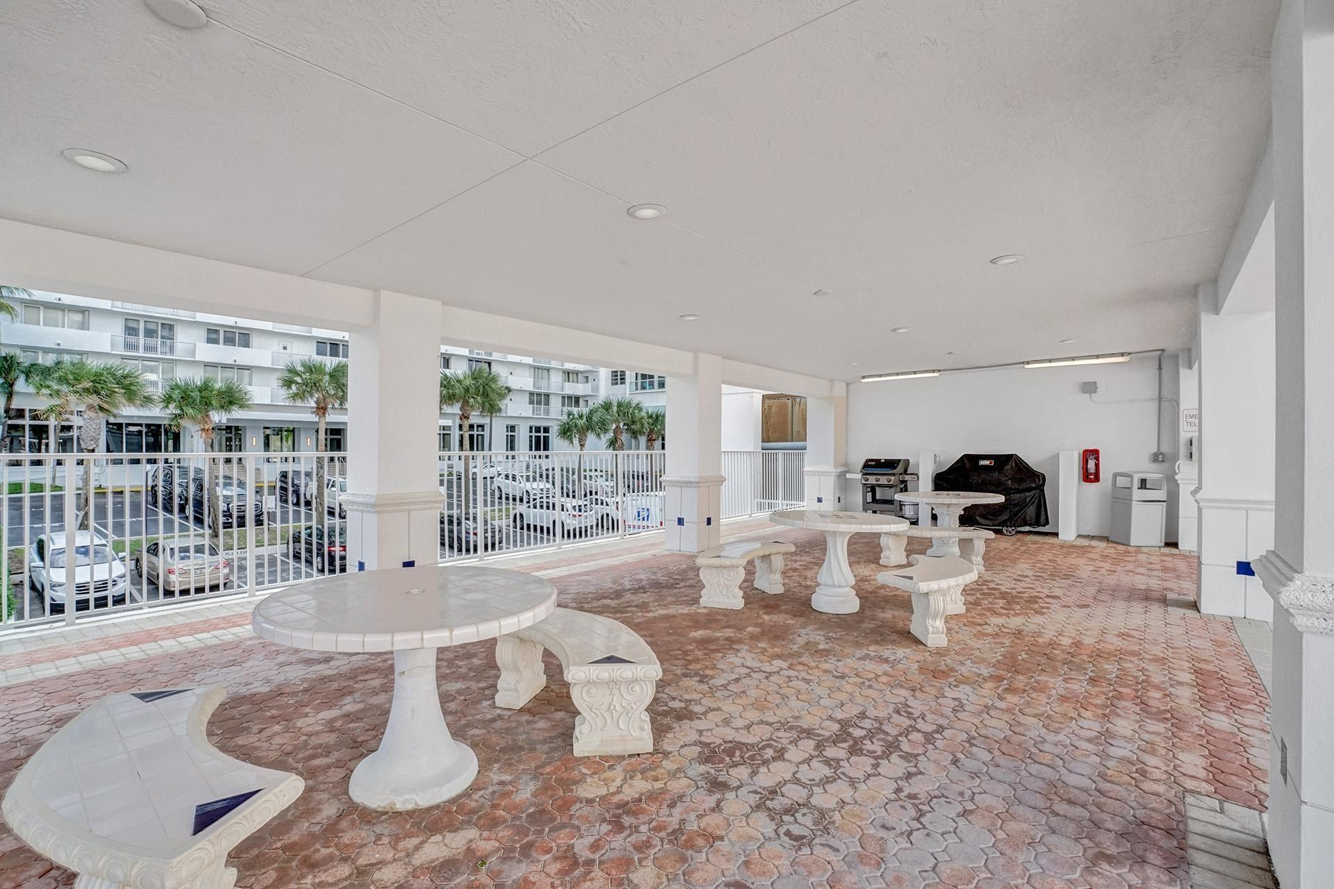 3900 N Ocean Drive 11G, Lauderdale-By-The-Sea Unit: 11G