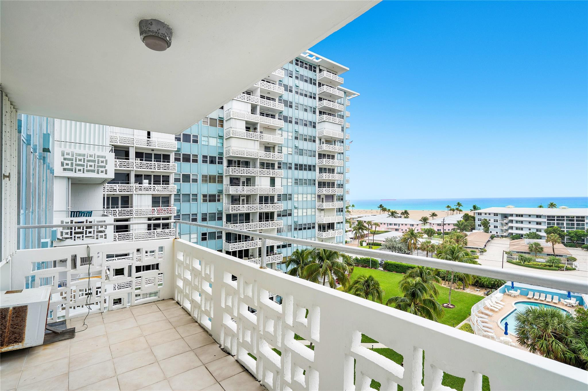 1900 S Ocean Dr 711