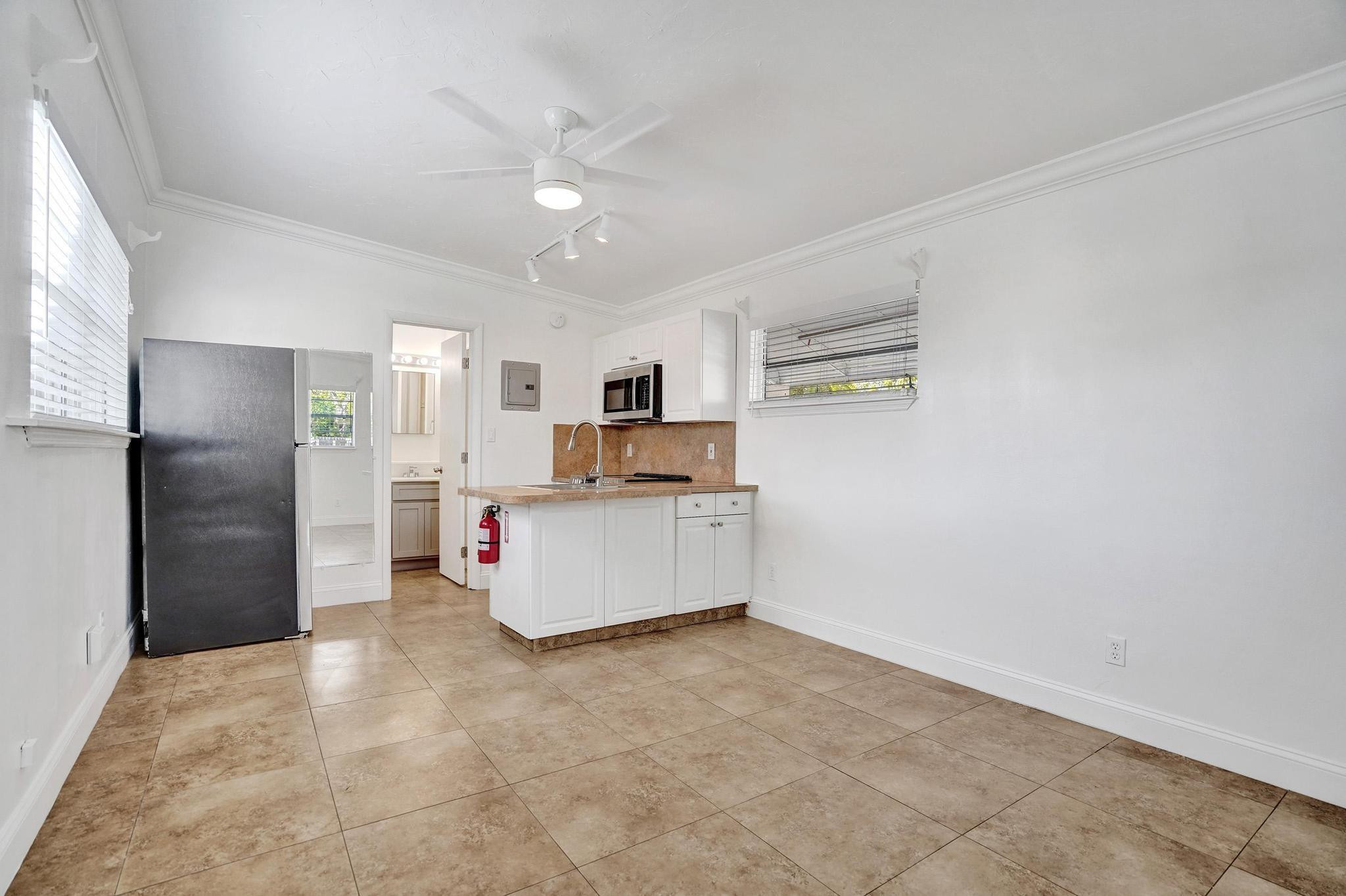 411 SW 19th Street 3