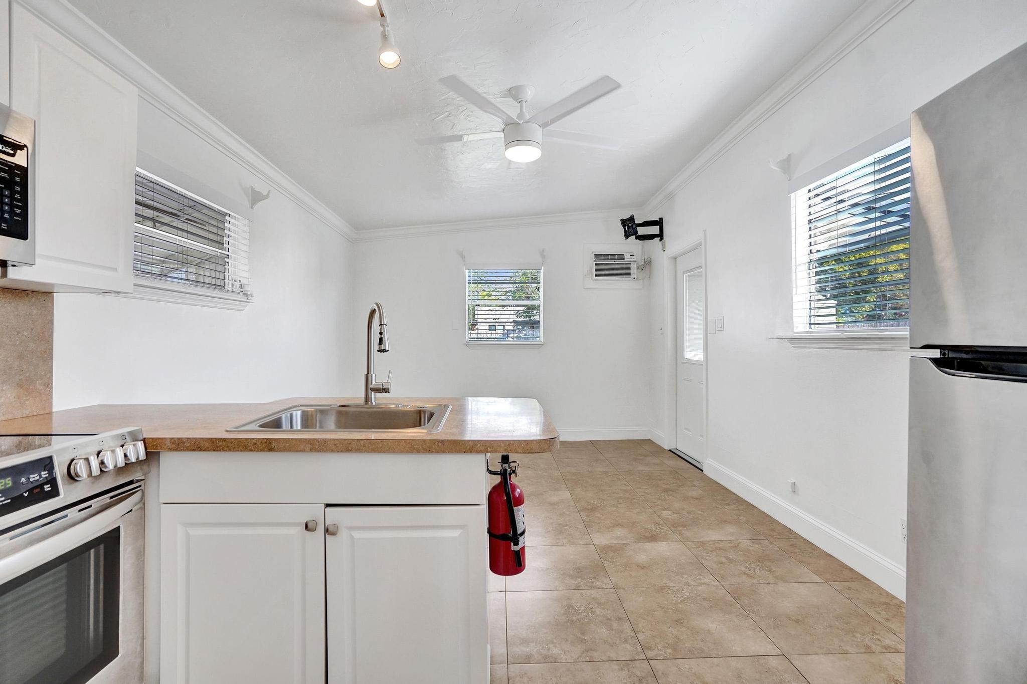 411 SW 19th Street 3