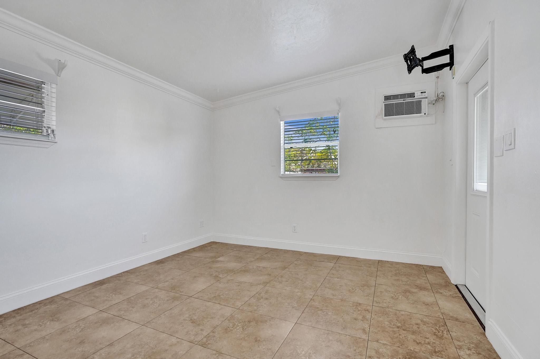 411 SW 19th Street 3