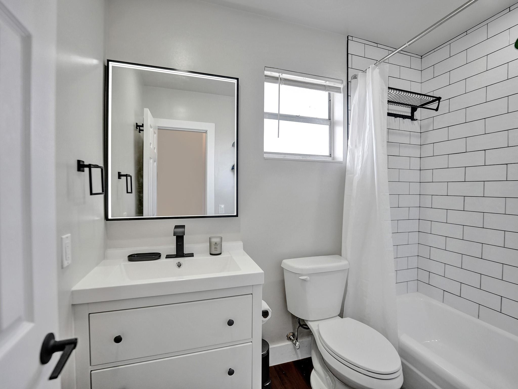 4652 N Poinciana Street 6, Lauderdale-By-The-Sea Unit: 6