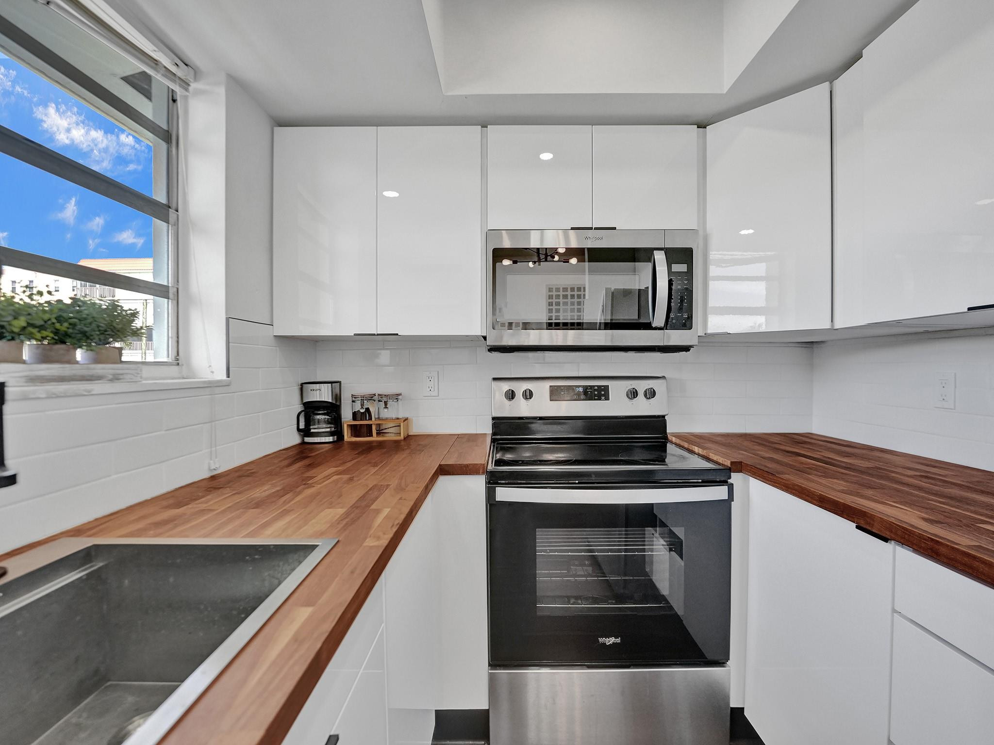 4652 N Poinciana Street 6, Lauderdale-By-The-Sea Unit: 6