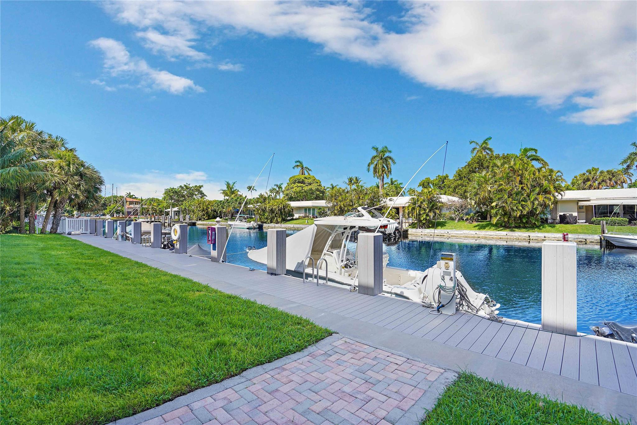 1461 S Ocean Boulevard 327, Lauderdale-By-The-Sea Unit: 327