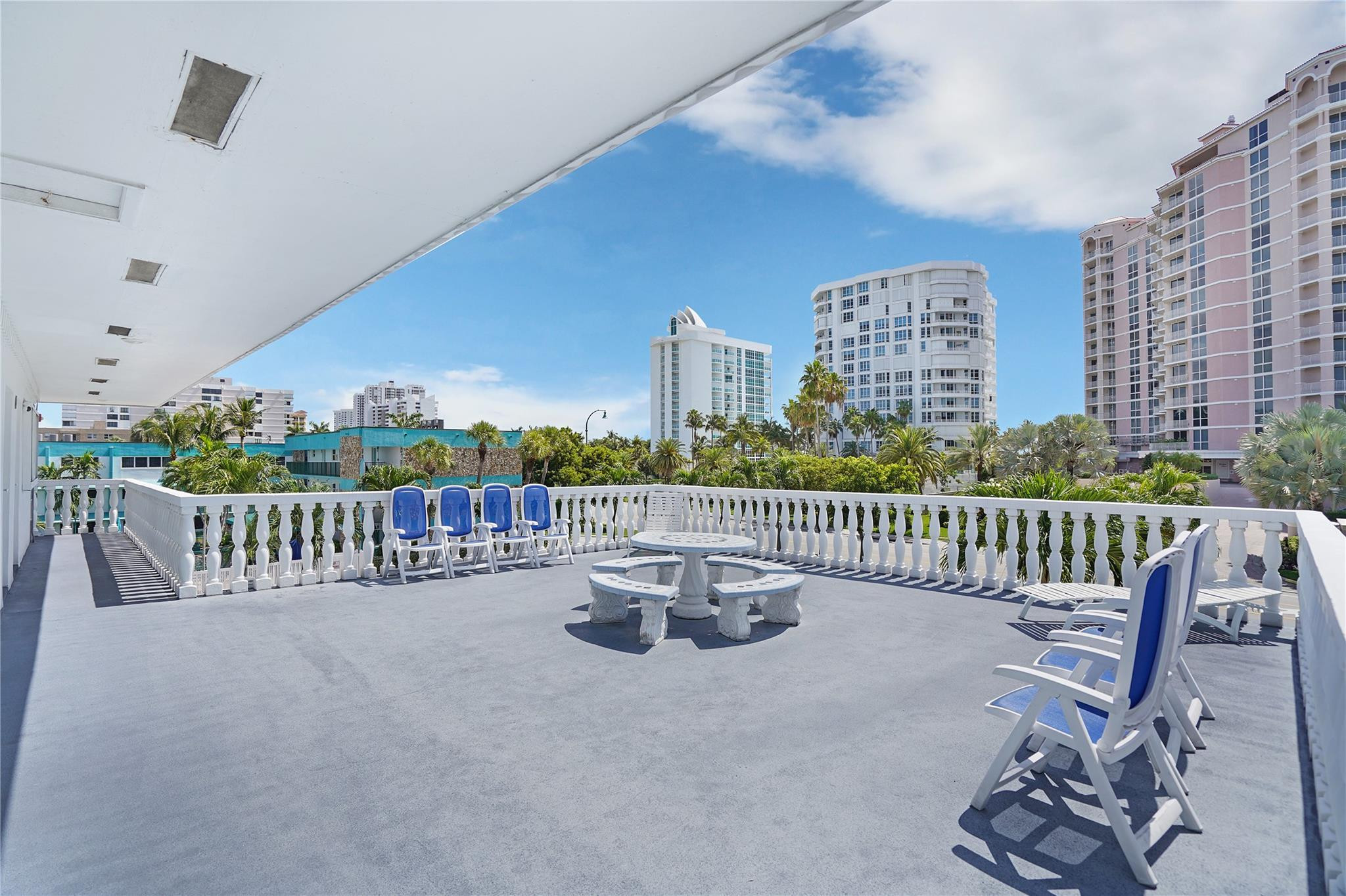 1461 S Ocean Boulevard 327, Lauderdale-By-The-Sea Unit: 327