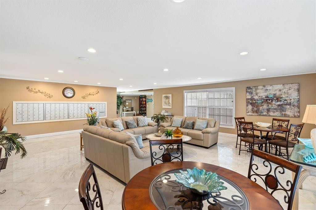 1461 S Ocean Boulevard 327, Lauderdale-By-The-Sea Unit: 327
