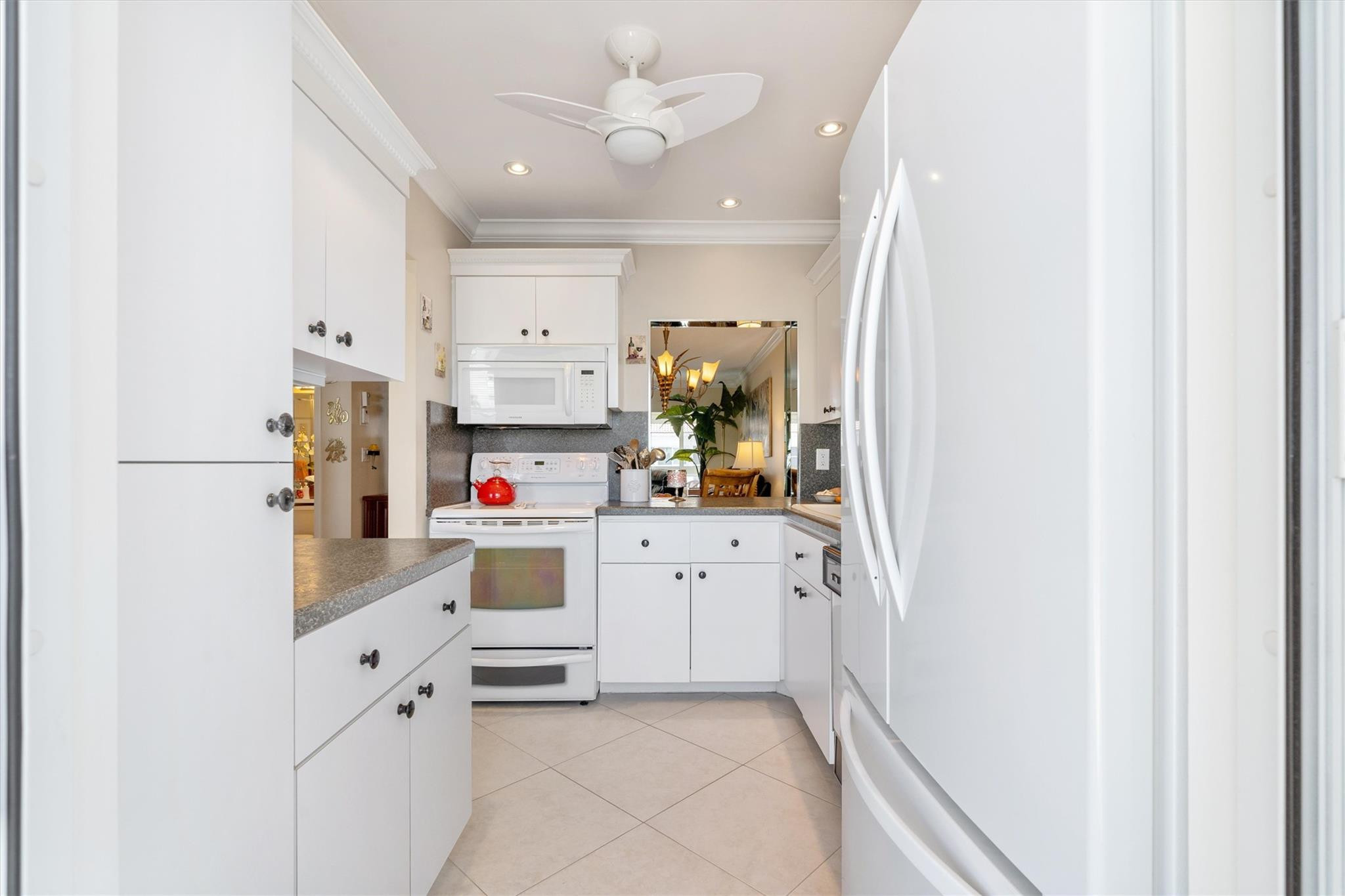 1461 S Ocean Boulevard 327, Lauderdale-By-The-Sea Unit: 327