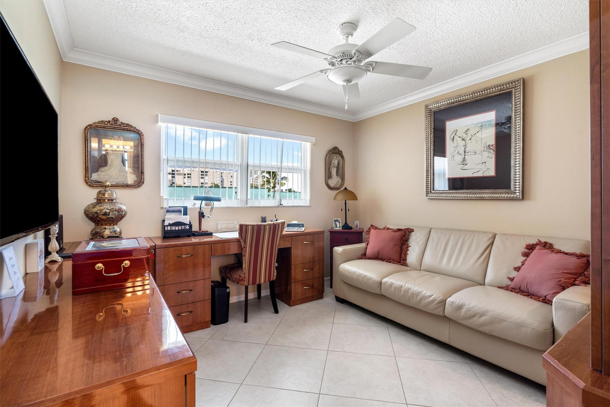 1461 S Ocean Boulevard 327, Lauderdale-By-The-Sea Unit: 327