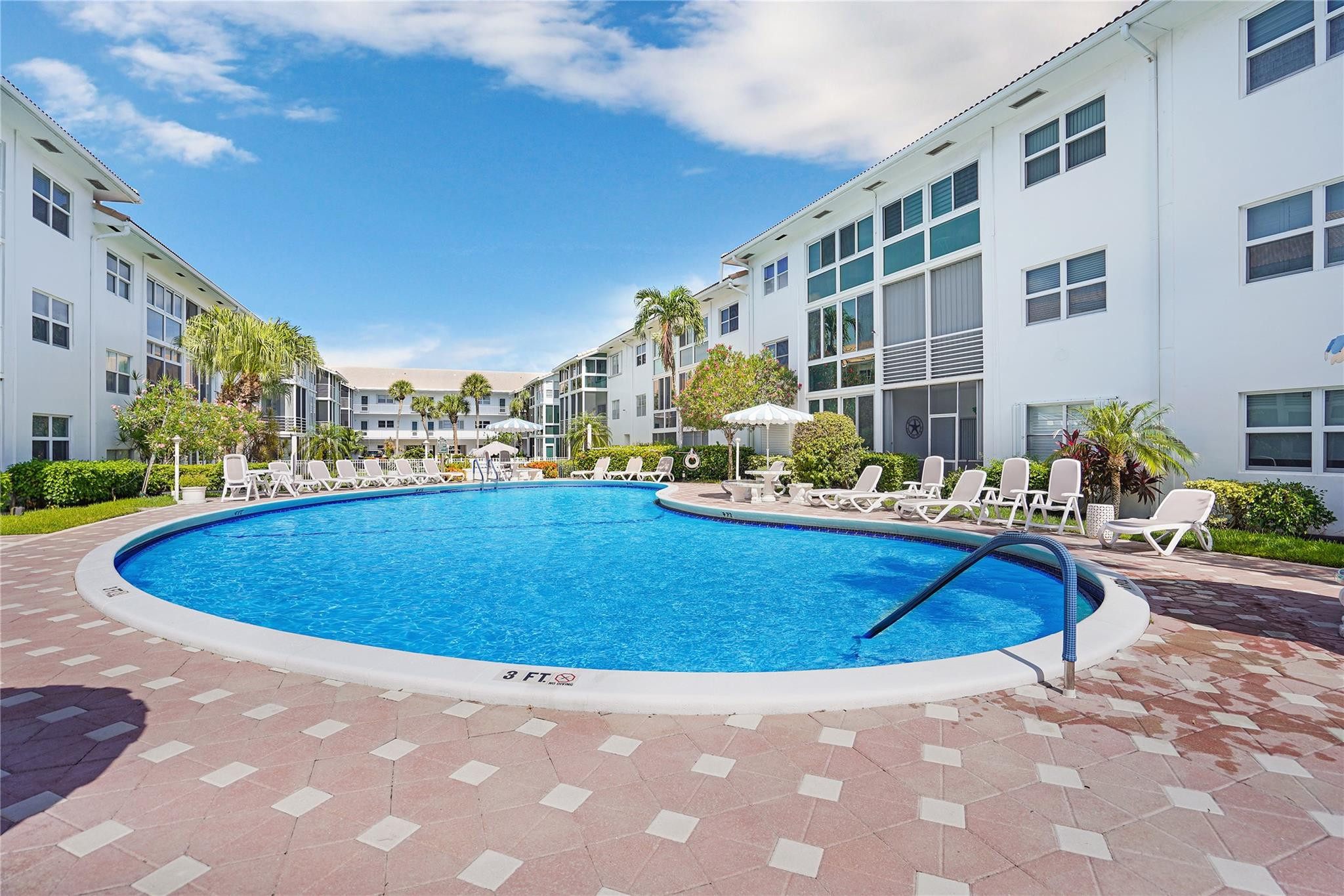 1461 S Ocean Boulevard 327, Lauderdale-By-The-Sea Unit: 327