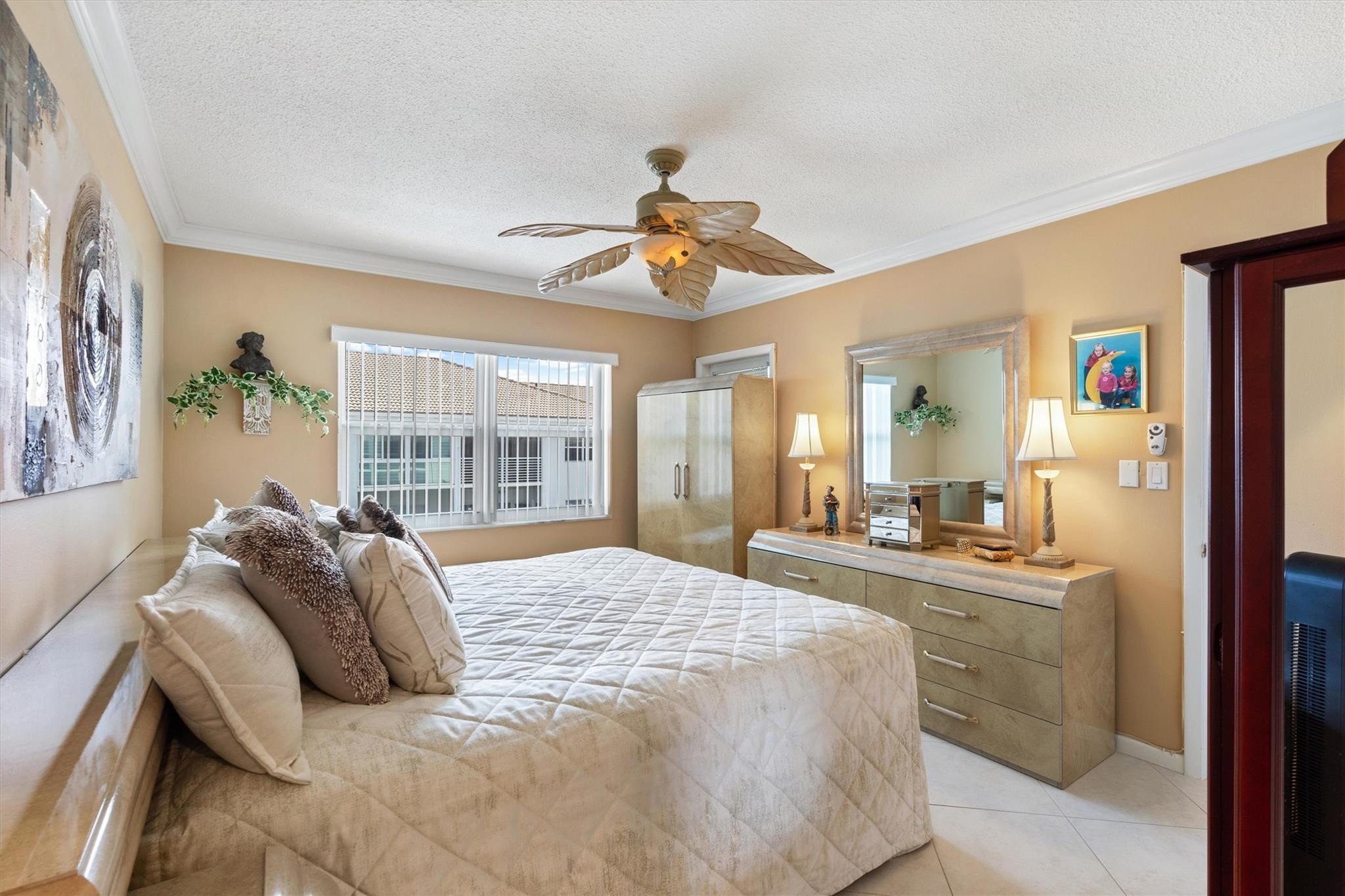 1461 S Ocean Boulevard 327, Lauderdale-By-The-Sea Unit: 327