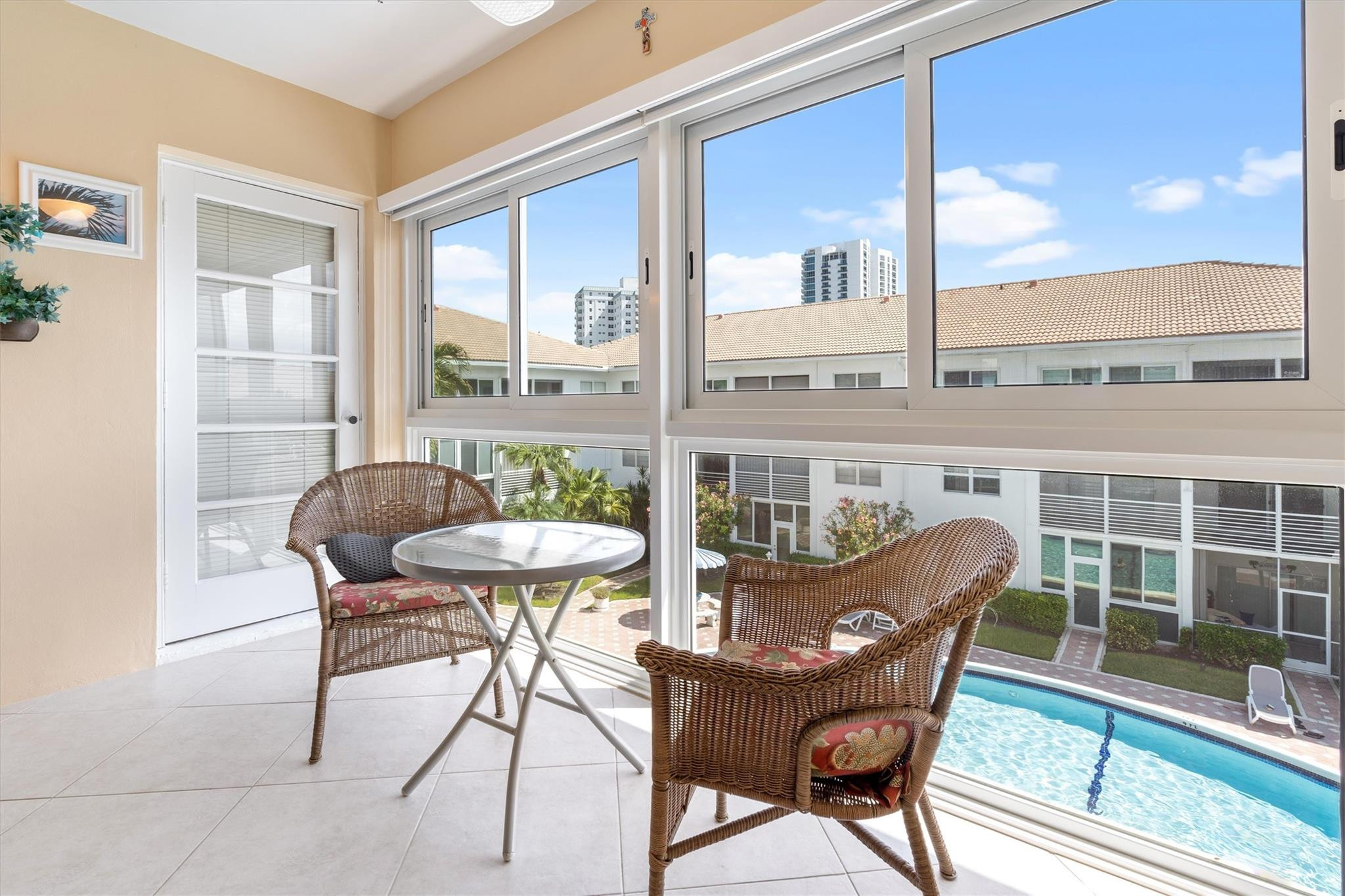 1461 S Ocean Boulevard 327, Lauderdale-By-The-Sea Unit: 327