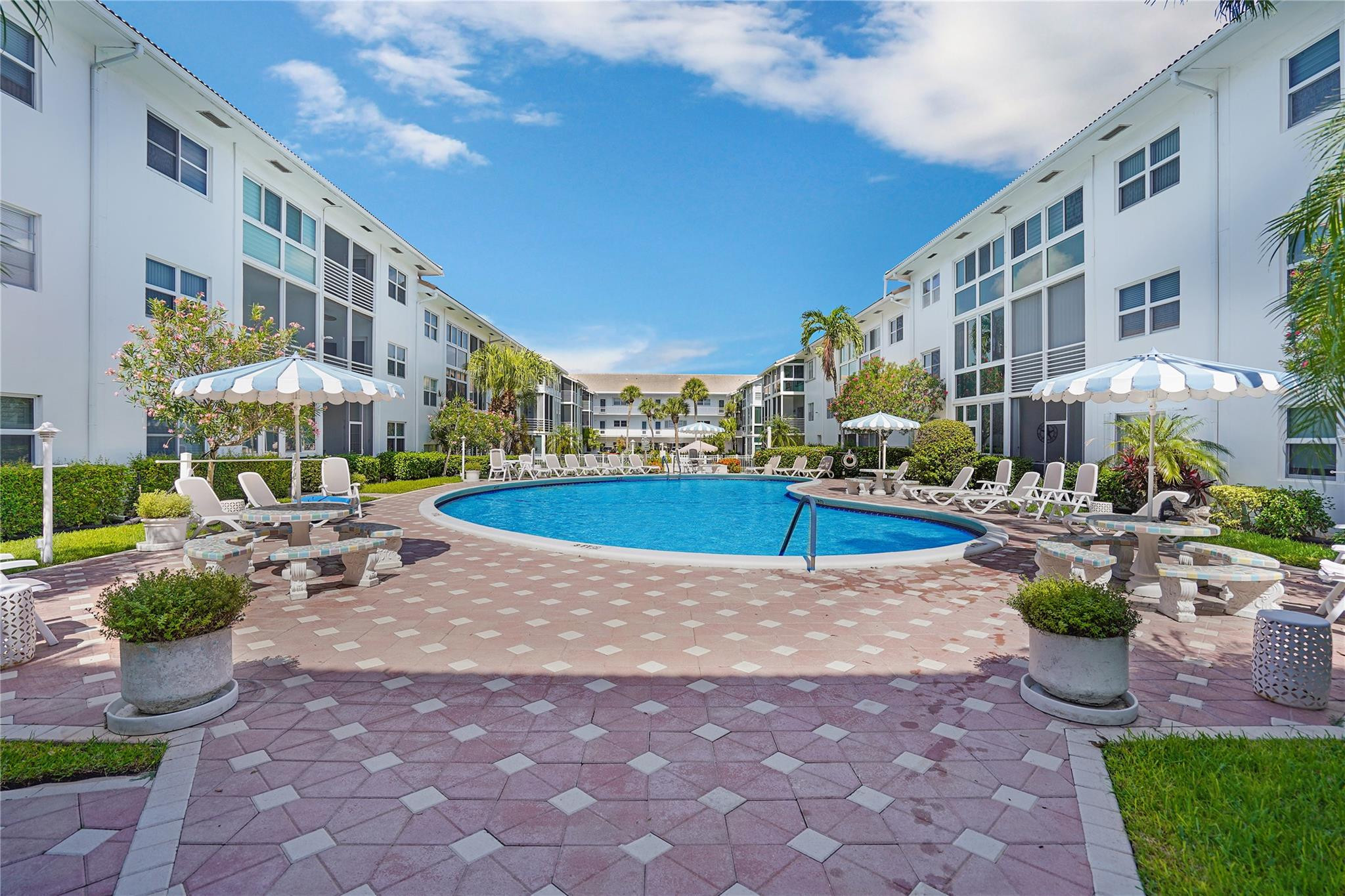 1461 S Ocean Boulevard 327, Lauderdale-By-The-Sea Unit: 327