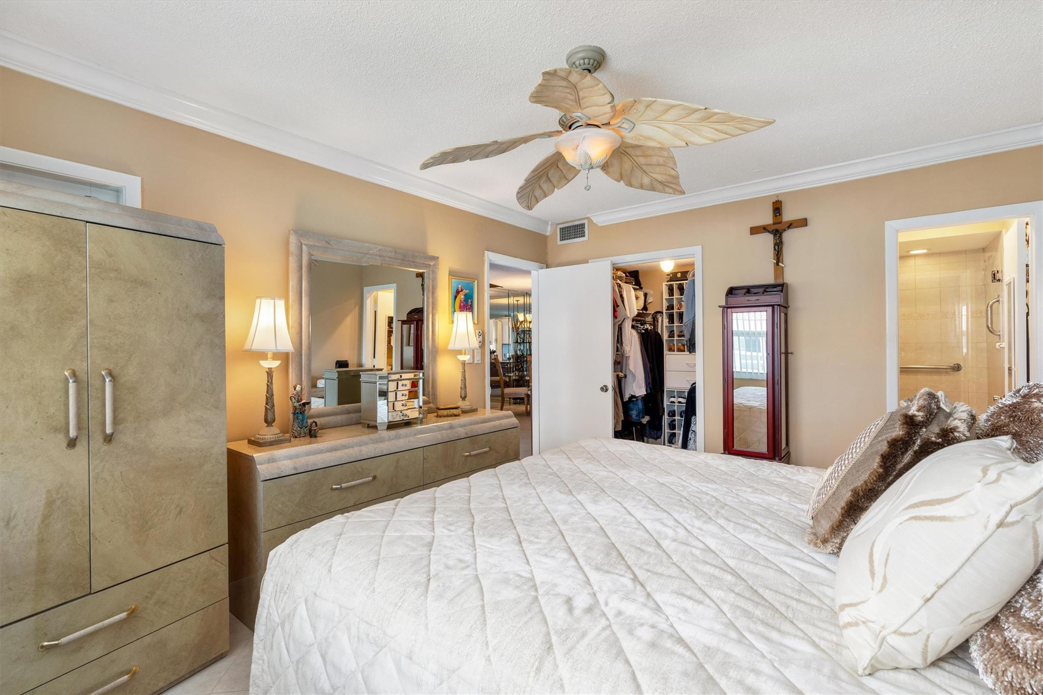 1461 S Ocean Boulevard 327, Lauderdale-By-The-Sea Unit: 327