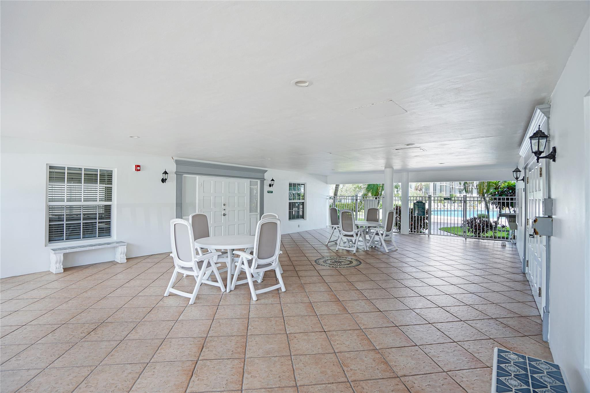 1461 S Ocean Boulevard 327, Lauderdale-By-The-Sea Unit: 327