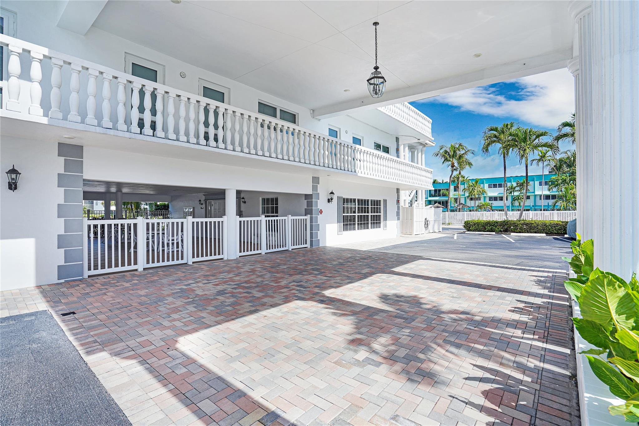1461 S Ocean Boulevard 327, Lauderdale-By-The-Sea Unit: 327