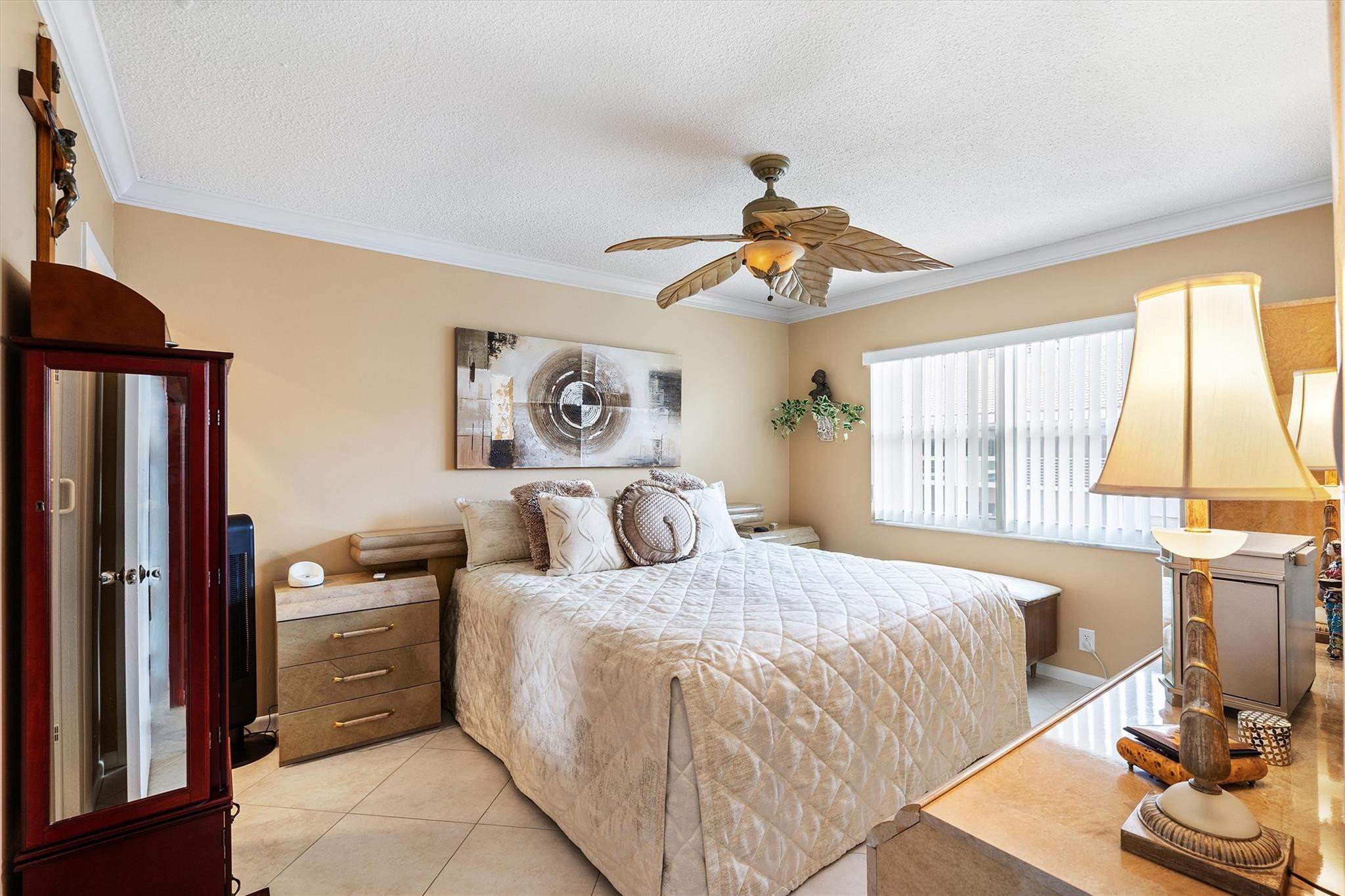 1461 S Ocean Boulevard 327, Lauderdale-By-The-Sea Unit: 327