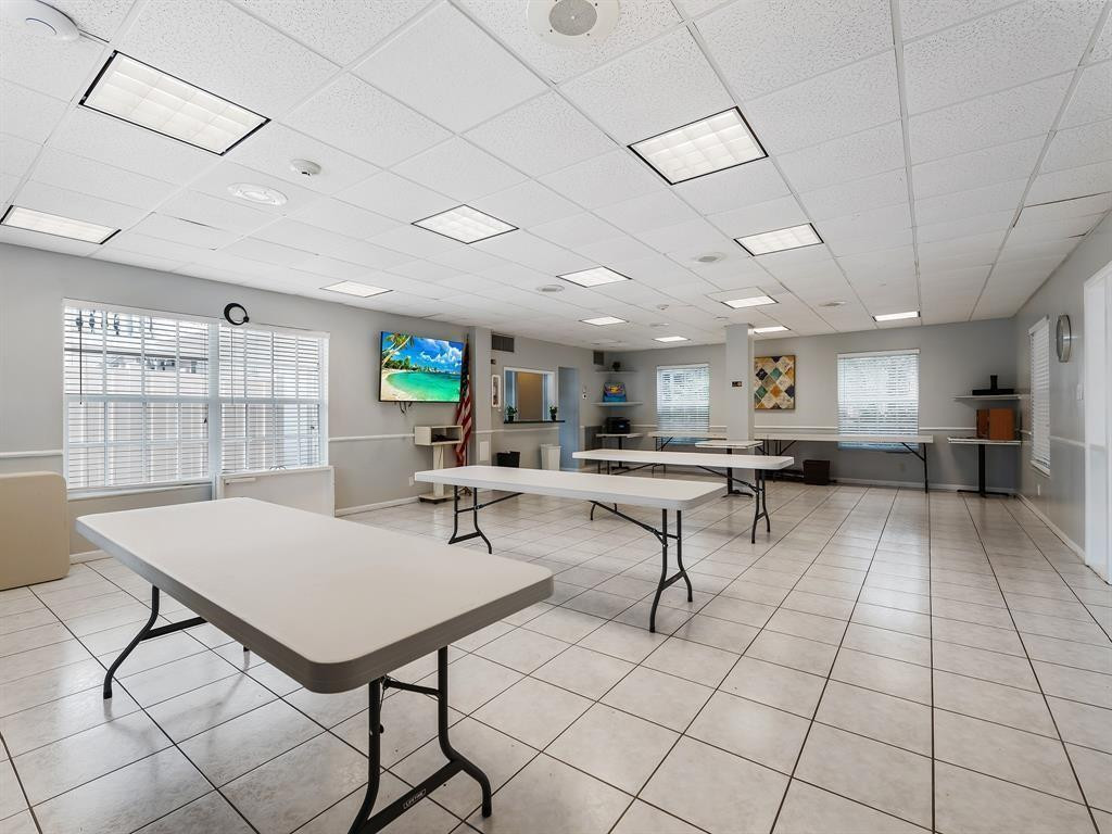1461 S Ocean Boulevard 327, Lauderdale-By-The-Sea Unit: 327