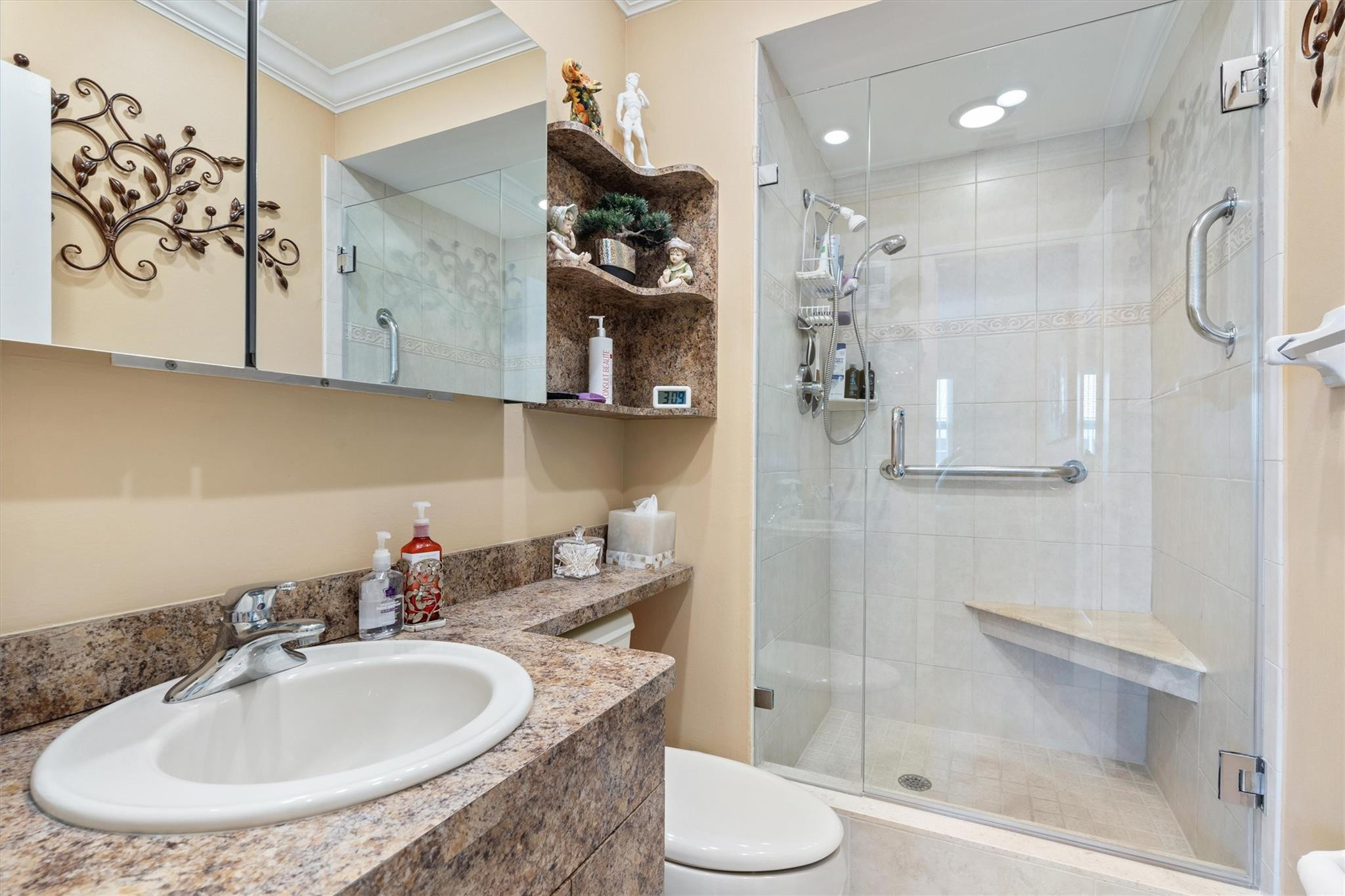 1461 S Ocean Boulevard 327, Lauderdale-By-The-Sea Unit: 327