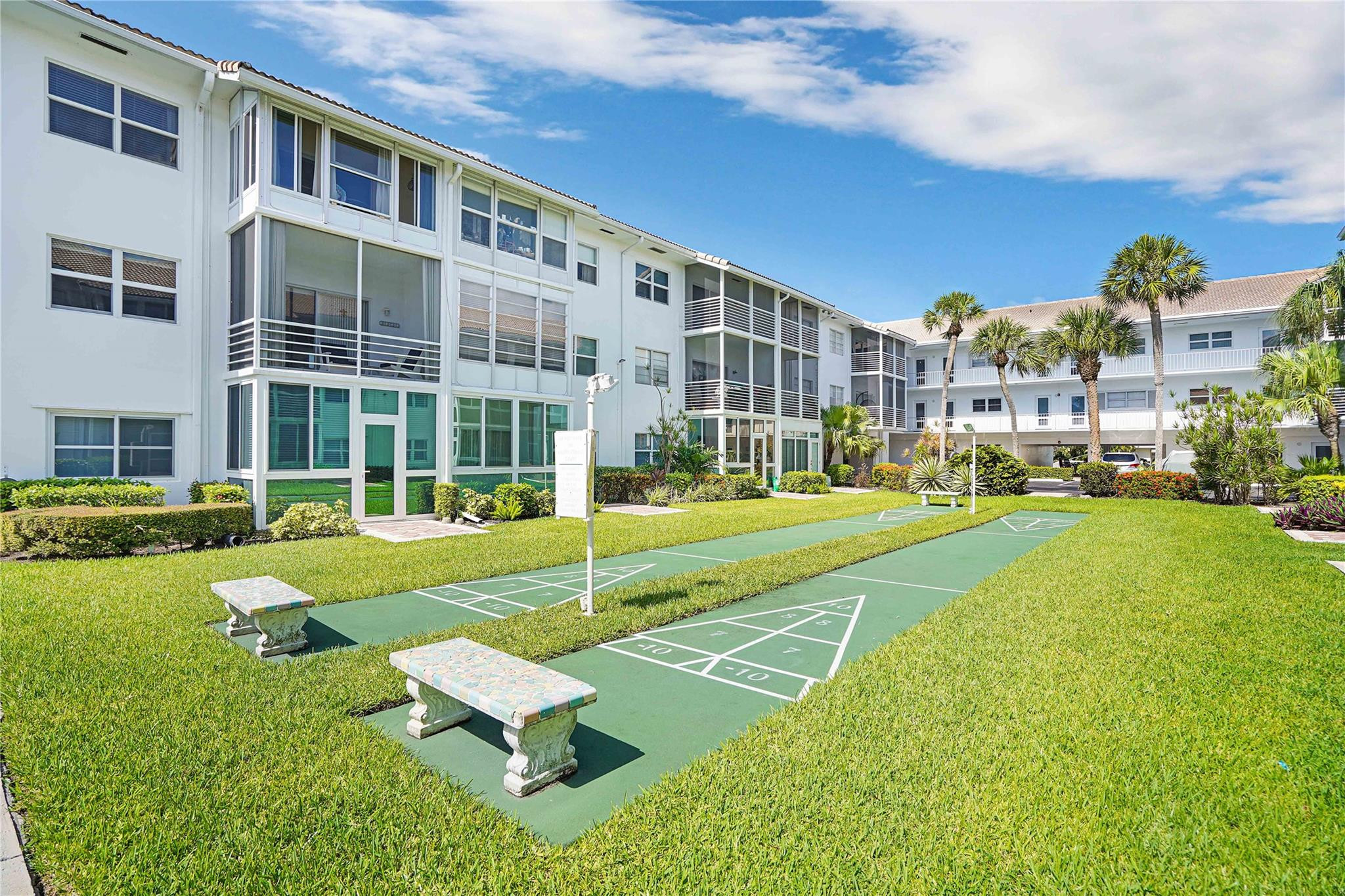1461 S Ocean Boulevard 327, Lauderdale-By-The-Sea Unit: 327