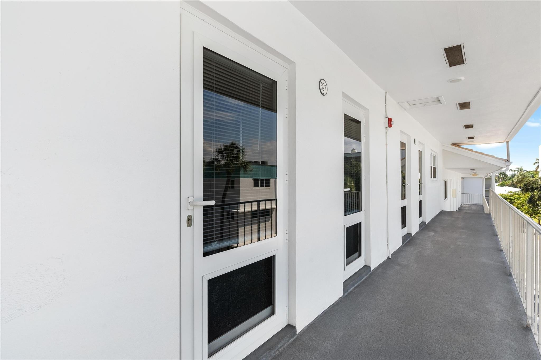 1461 S Ocean Boulevard 327, Lauderdale-By-The-Sea Unit: 327