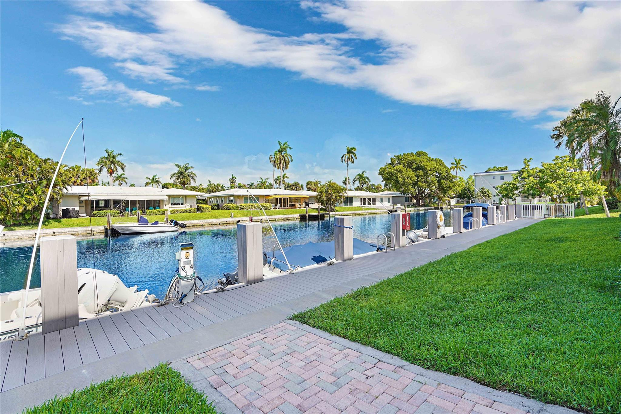 1461 S Ocean Boulevard 327, Lauderdale-By-The-Sea Unit: 327