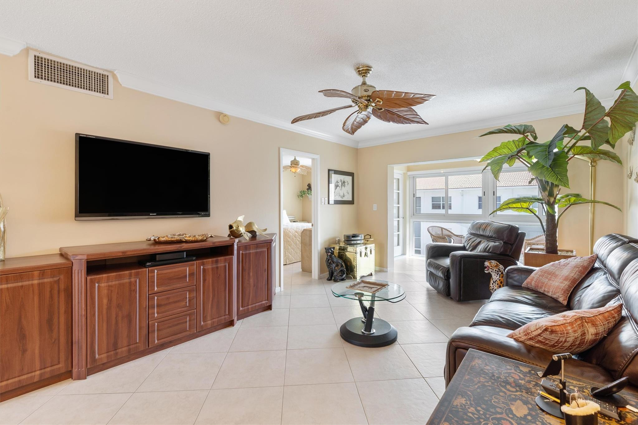 1461 S Ocean Boulevard 327, Lauderdale-By-The-Sea Unit: 327