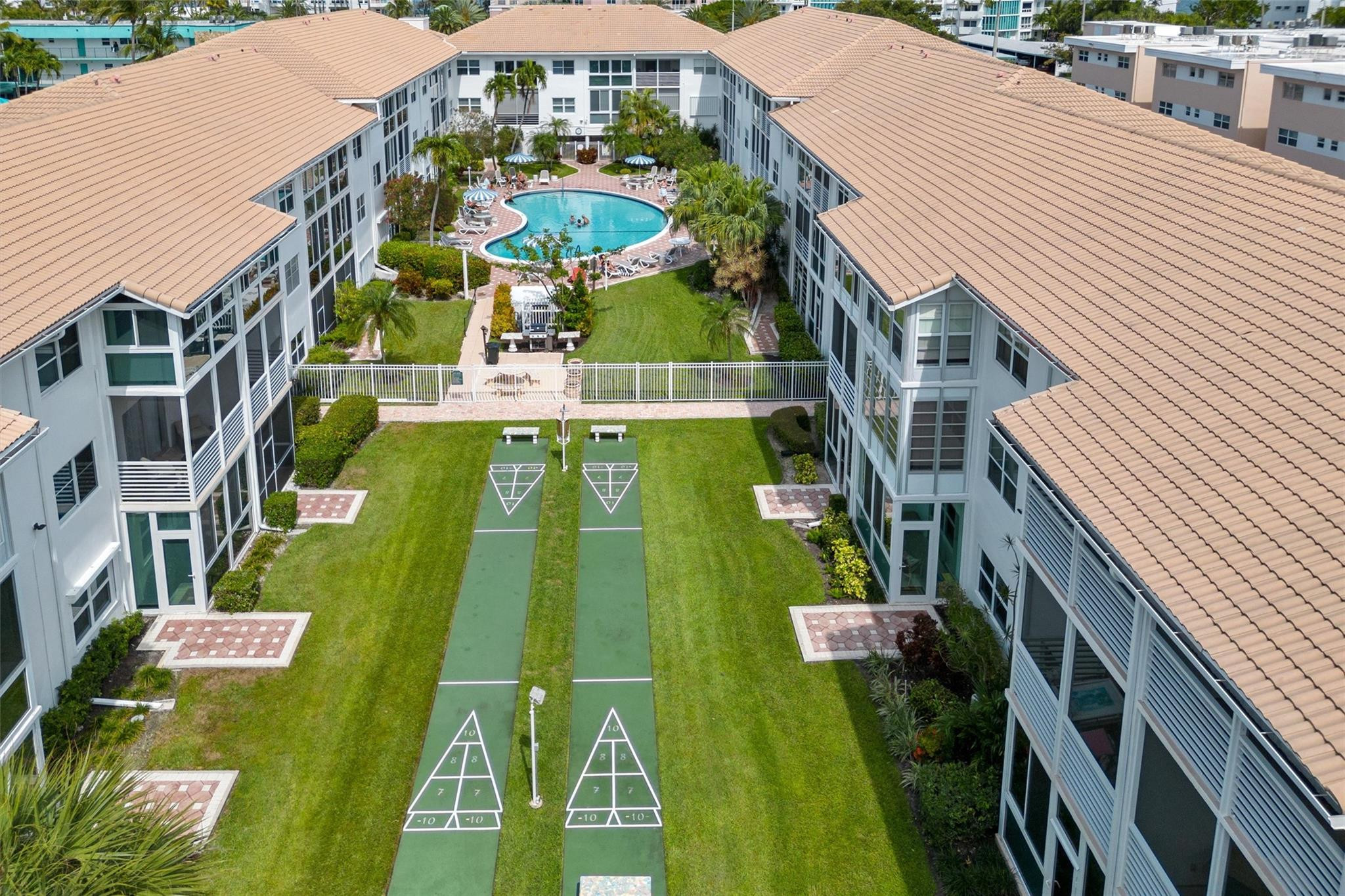 1461 S Ocean Boulevard 327, Lauderdale-By-The-Sea Unit: 327